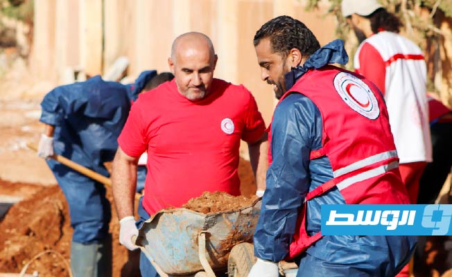 دفن 49 رفاة بشرية استخرجت من مقبرة الصحابة في درنة خلال الفيضانات (صور)