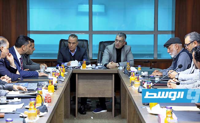 اجتماع لبحث آليات حصر الجرافات والقوارب الراسية في الموانئ الليبية