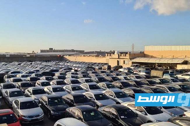 وزير المالية الجزائري يوضح أسباب تعليق استيراد السيارات من ليبيا