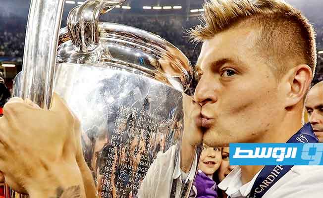 خبرة توني كروس تبقيه في ريال مدريد عاما إضافيا