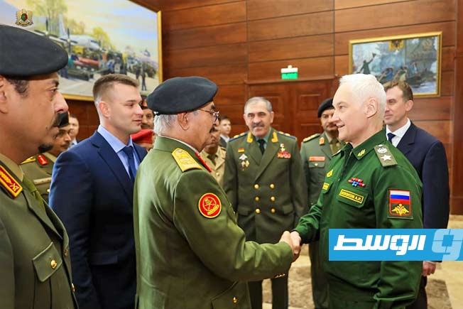 حفتر يلتقي وزير الدفاع الروسي في موسكو