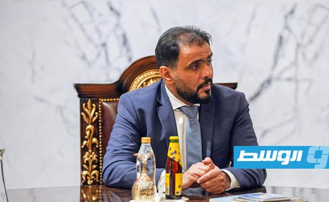 حماد يوجه بتنفيذ مشروعات طرق في 15 بلدية بالمنطقتين الغربية والجنوبية