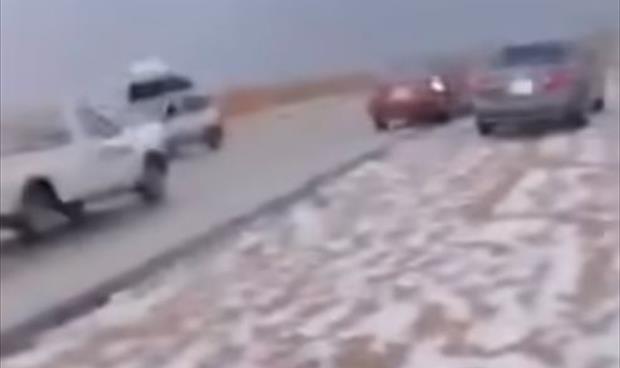 أمطار رعدية وثلوج على مناطق بالشمال الغربي (فيديو)