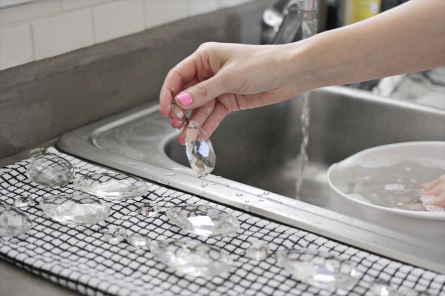 طرق تلميع الكريستال وصحون «البورسلين»