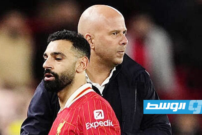 سلوت يعلن تمسكه ببقاء محمد صلاح في ليفربول