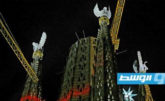 «ساغرادا فاميليا» تحتفل بتشييد برجين من سلسلة أبراج كاتبي الإنجيل