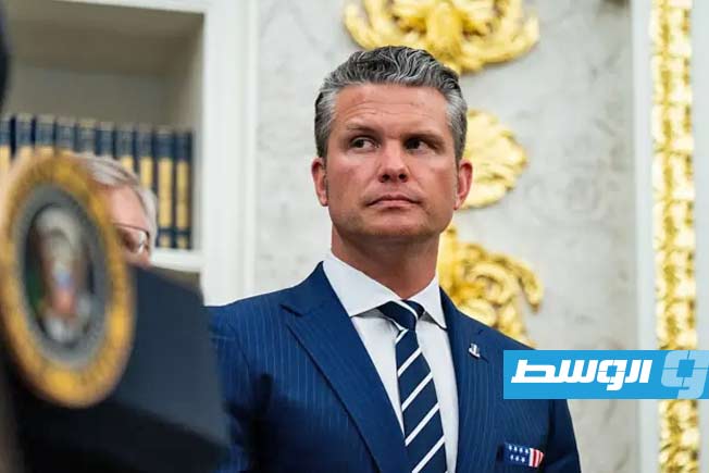 وزير الحرب الأميركي يرفض اتهامه باستهداف مدنيين في «الكاريبي».. واتهامات تلاحقه بارتكاب جرائم حرب