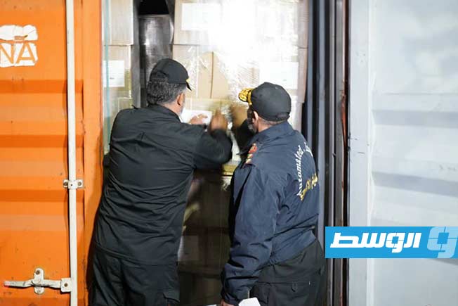 وصول شحنات من الكتاب المدرسي إلى ميناء طرابلس