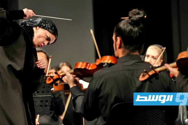 أول قائدة أوركسترا في إيران تُلهم الشابات لتحقيق أحلامهن الموسيقية