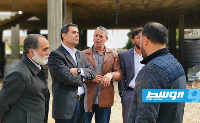 السائح يتفقد أعمال إنشاء مبنى مكتب الإدارة الانتخابية بالمرج