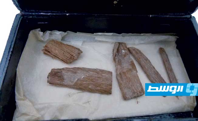 قطعة من هرم خوفو داخل صندوق سيجار