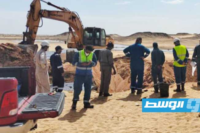 علاج تسريب نفطي بخط الزقوط - السدرة