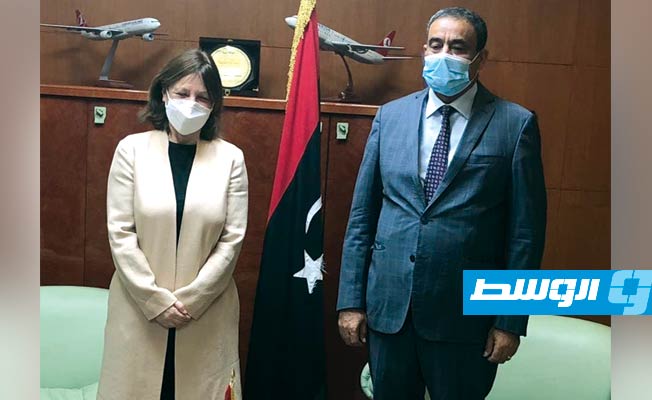 وزير المواصلات يستعرض مع السفيرة الفرنسية الأعمال الاستراتيجية لحكومة الوحدة الوطنية