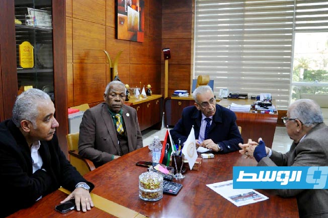 «الغاوي» يبحث مع ممثلي شركتين مصريتين التعاون في ملفي العشوائيات والبنية التحتية