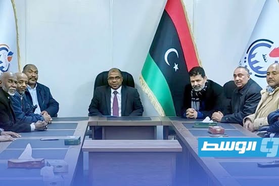 عبدالصادق يناقش صعوبات تنفيذ مصفاة الجنوب ووحدة غاز الطهي بحقل الشرارة