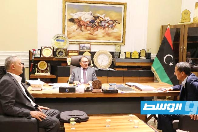 القيب يتابع سير العملية التعليمية في الجامعة الأسمرية الإسلامية