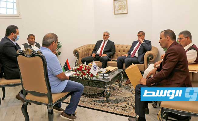 علي القطراني يؤكد ضرورة توفير الخدمات لأهالي بلدية إنتلات البيضان