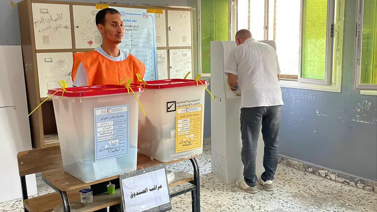 فتح مراكز الاقتراع للانتخابات في 7 بلديات