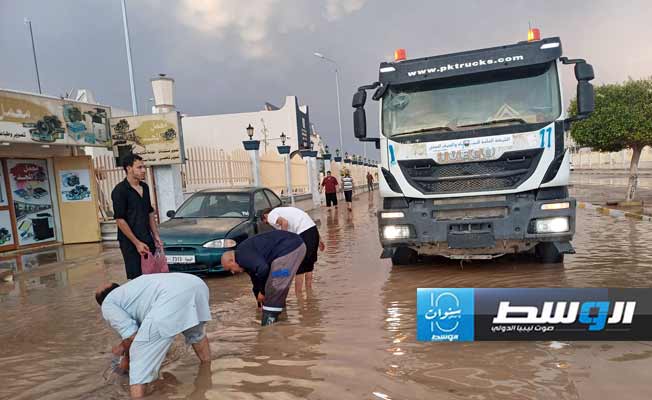 السيول تغمر شوارع بني وليد (صور وفيديو)
