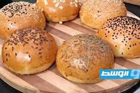 خبز كيزر بالحليب الزبادي والزبد