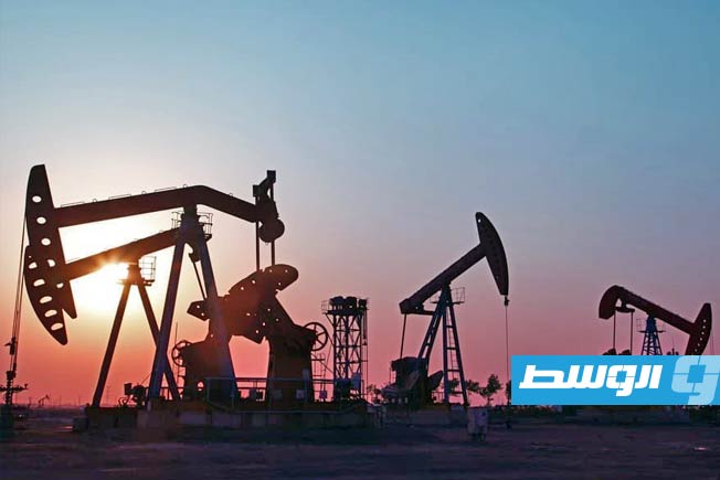 تراجع أسعار النفط بفعل مخاوف تخمة المعروض