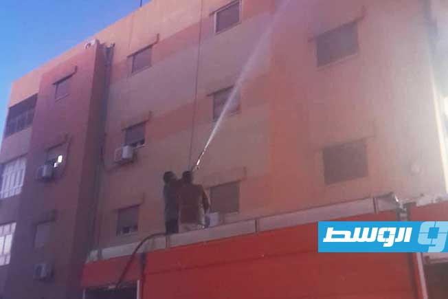 السيطرة على حريق داخل شقة سكنية في الجبل الغربي