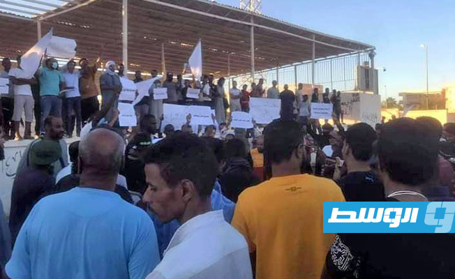 بالصور.. وقفة احتجاجية في سبها ترفض التدخل الأجنبي بليبيا