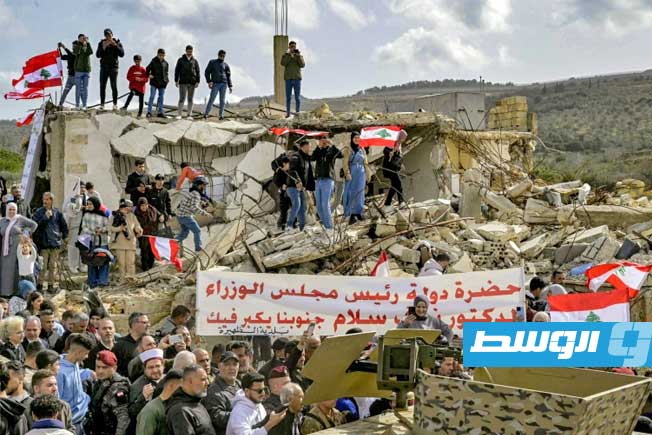 رئيس الحكومة اللبنانية يتعهد بإعادة الإعمار خلال زيارة قرى جنوبية