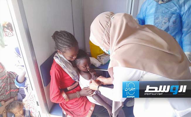 حكومة حماد: حملة التطعيمات تشمل الأطفال النازحين من السودان