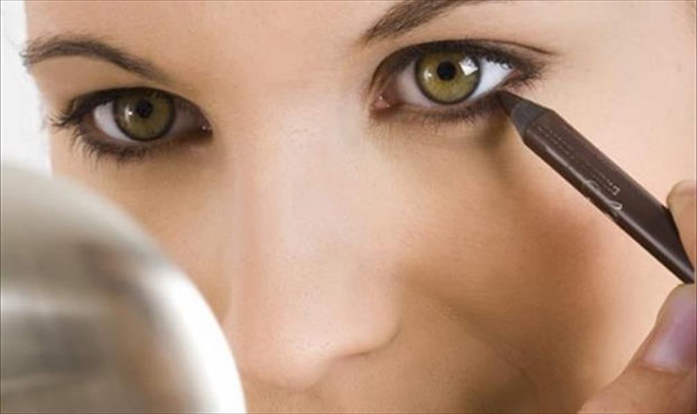 أربعة أخطاء تجنبيها عند وضع الكحل