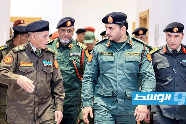 صدام حفتر يتفقد مقرات غرف العمليات العسكرية في المنطقة الجنوبية
