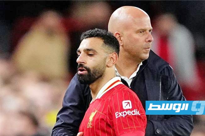 سلوت يحاول احتواء أزمته مع محمد صلاح بتصريح دبلوماسي