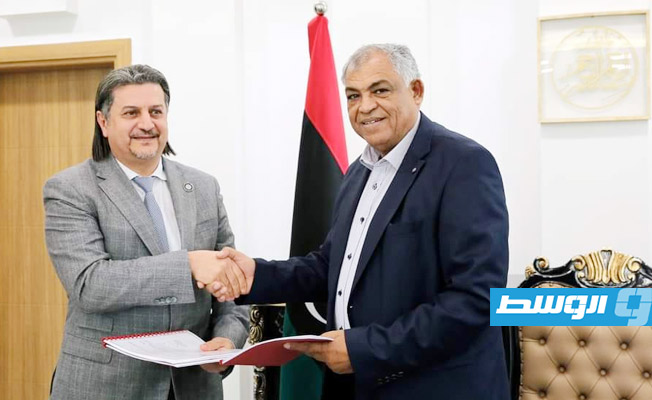 إتمام مراسم تسليم وتسلم هيئة الكهرباء بين حكومتي الوحدة والموقتة