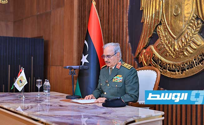 حفتر يطالب بتوفير فرص العمل للشباب وتوزيع عادل لثروة النفط