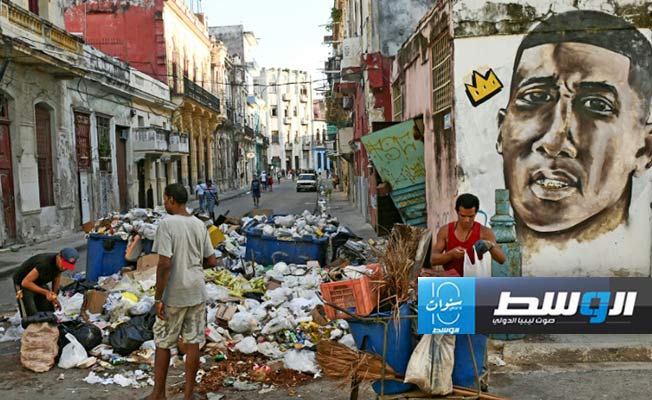 النفايات في شوارع هافانا تفاقم معاناة الكوبيين في خضم الأزمة الاقتصادية