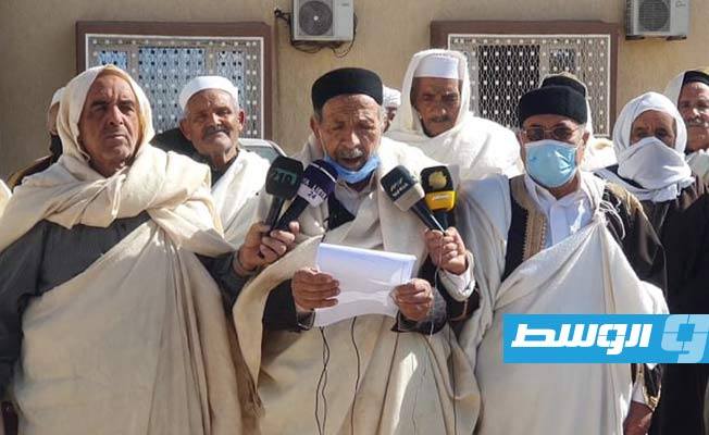 وقفة احتجاجية للمتقاعدين أمام مقر إدارة الخدمات المالية في بني وليد