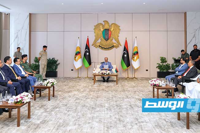 حفتر: حل الأزمة الليبية يجب أن ينبع من الشعب بمساندة القبائل دون انتظار مبادرات خارجية