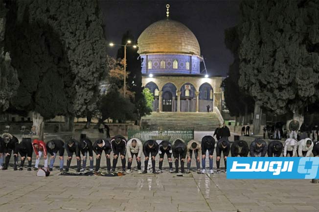 «فرحتهم لا توصف».. آلاف الفلسطينيين يؤدون الصلاة في المسجد الأقصى مع إعادة فتحه بعد 40 يوما