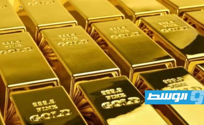 الذهب يتراجع قبل الكشف عن بيانات أميركية مهمة