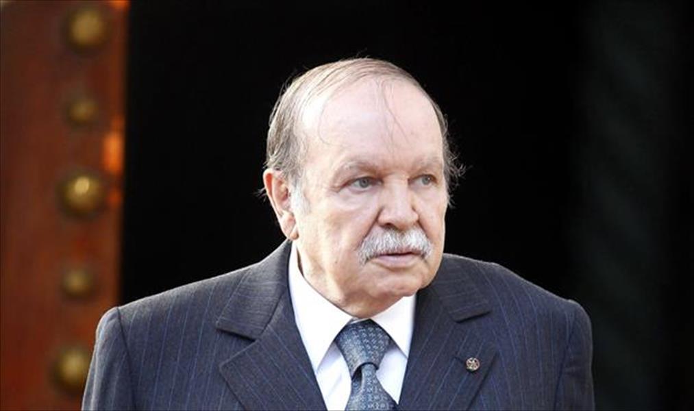 بوتفليقة يُقلل من «حدة» انهيار أسعار النفط على موازنة الجزائر