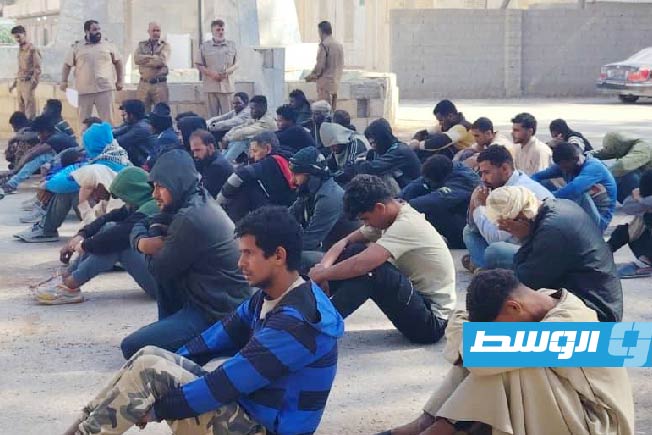 إيقاف مهاجرين في براك الشاطئ (فيديو)