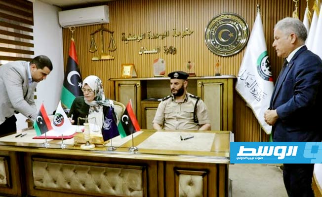 وزيرا الداخلية والعدل يعتمدان إضافة مجموعة عقاقير إلى جداول المخدرات