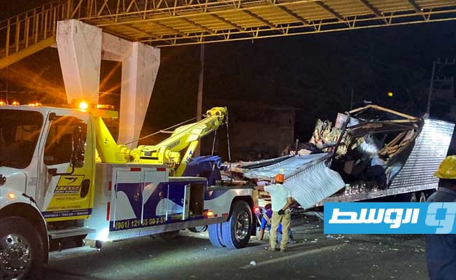 10 قتلى و25 مصابًا في انقلاب شاحنة تقل مهاجرين بالمكسيك