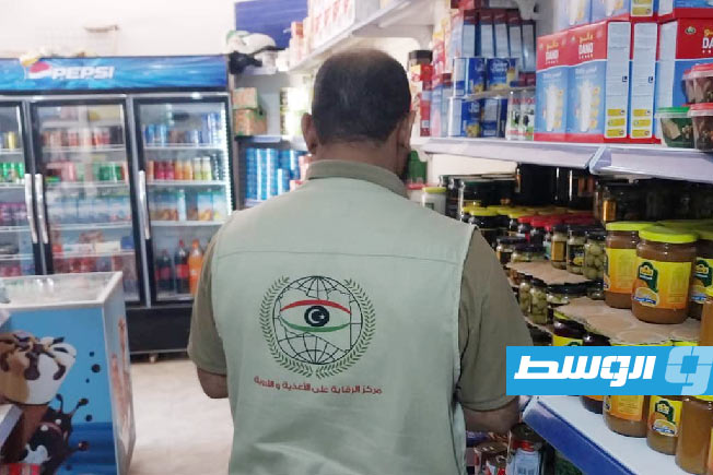 مصادرة أغذية منتهية الصلاحية في برقن (صور)
