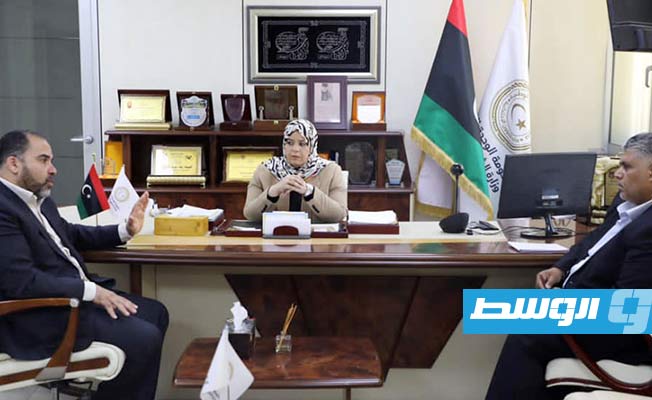 الكيلاني تبحث مع رئيس صندوق التضامن تسريع صرف المعاشات الأساسية