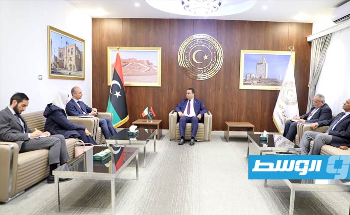 العابد يبحث مع سفير إيطاليا إنشاء مركز تدريب مهني في زوارة