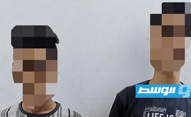 ضبط شخصين متلبسين بحيازة «كلاشنكوف» في صبراتة