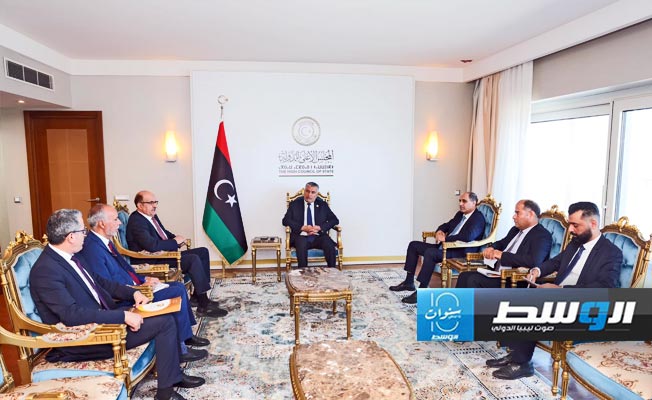 تكالة بحث مع الفطيسي تطوير الطاقات المتجددة والصحة والتعليم