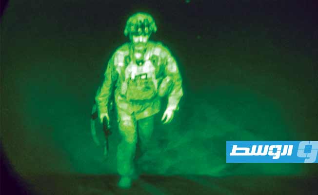 تعرف على آخر عسكري أميركي غادر أفغانستان