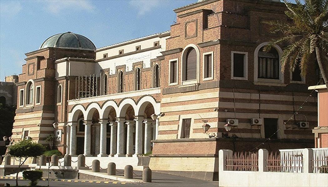 «ليبيا المركزي»: بدء تحويل منح الطلبة في الخارج وصرف التأمين الطبي